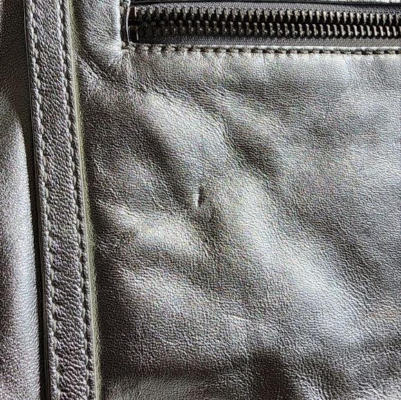 Etienne: (collection privee) Silver Leather Bag - Picture 4 of 16